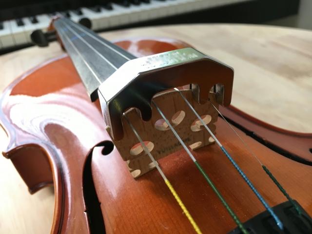 ヴァイオリンのミュート（消音器・弱音器）の効果はどれくらい？種類を比較しておすすめを紹介【つけ方も解説】 - Arco音楽教室 |  東京都練馬区/埼玉県新座市で個人レッスンを提供しています